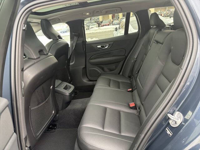 2025 Volvo V60 Cross Country B5 Plus