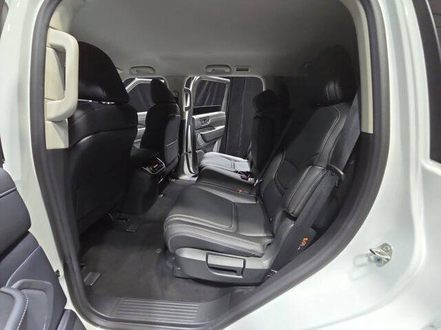 2025 Nissan Armada SV