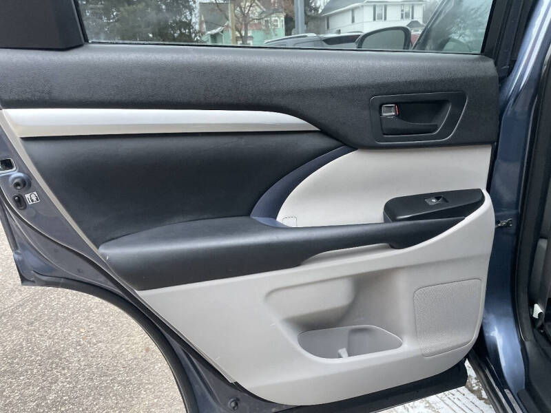 2014 Toyota Highlander LE