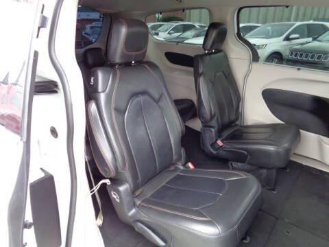 2017 Chrysler Pacifica Touring-L
