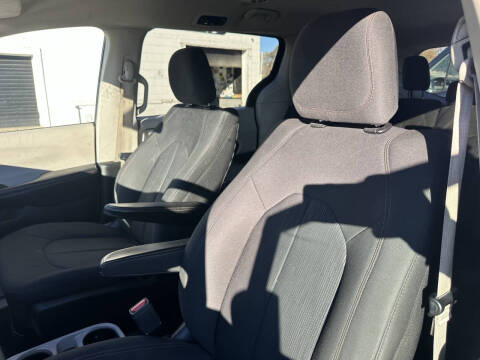 2018 Chrysler Pacifica LX