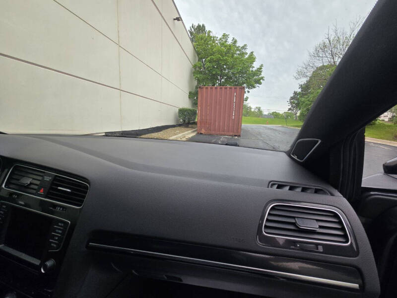2017 Volkswagen Golf GTI SE