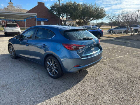 2018 Mazda MAZDA3 Touring