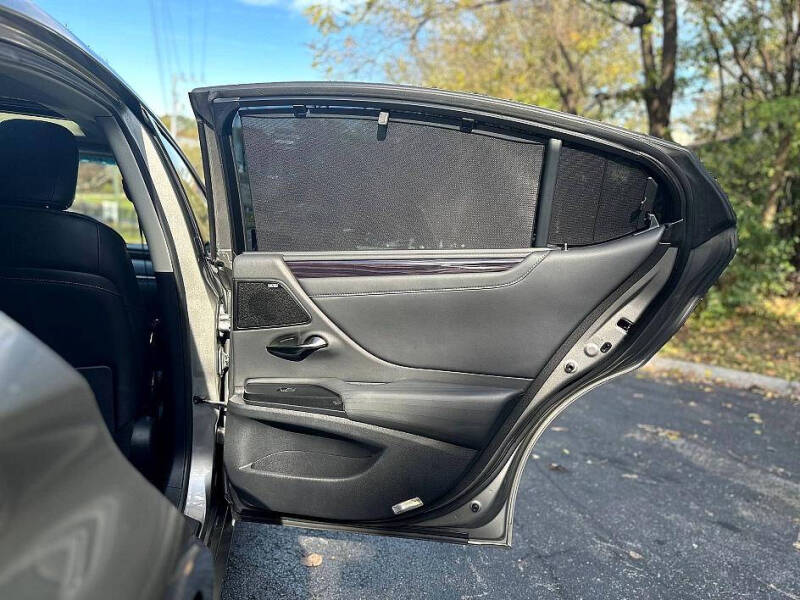 2021 Lexus ES 300h Ultra Luxury