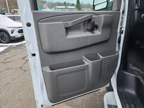 2022 GMC Savana 2500