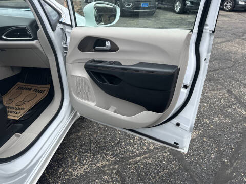 2017 Chrysler Pacifica Touring-L