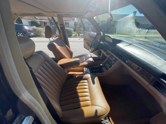 1986 Mercedes-Benz 560-Class 560 SEL