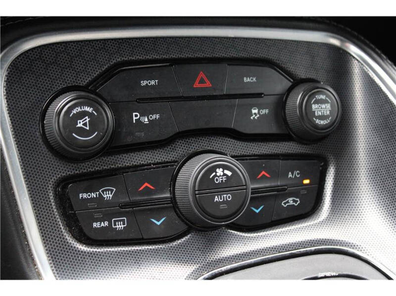 2015 Dodge Challenger SXT Plus