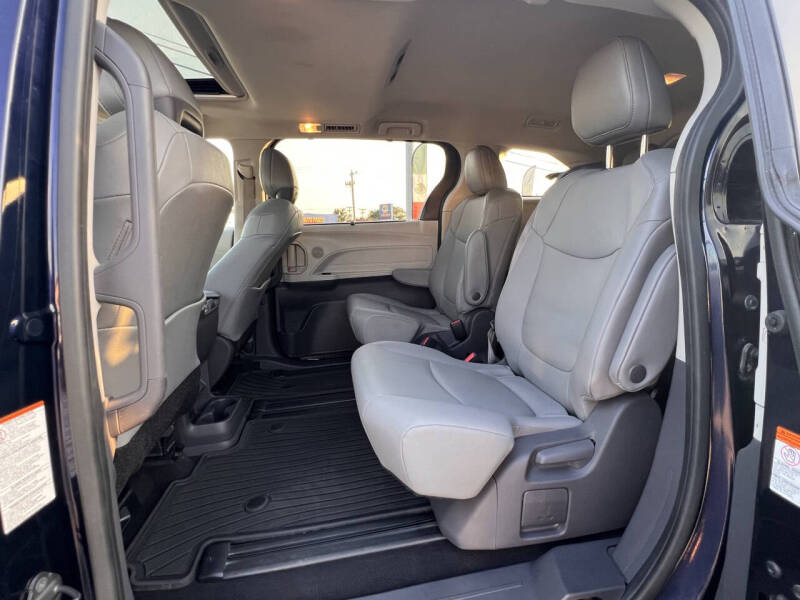 2021 Toyota Sienna XLE 8-Passenger
