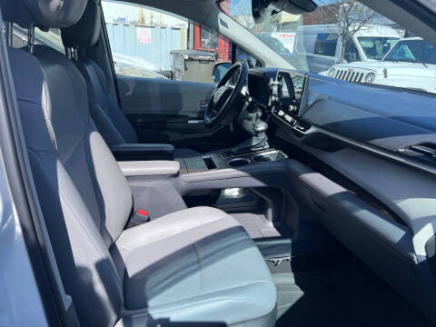 2022 Toyota Sienna XLE 7-Passenger