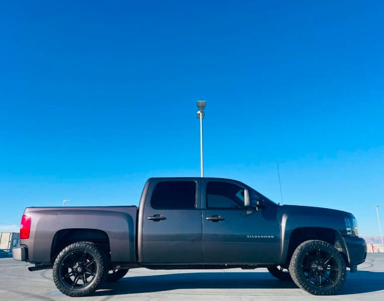 2011 Chevrolet Silverado 1500 LT photo 11