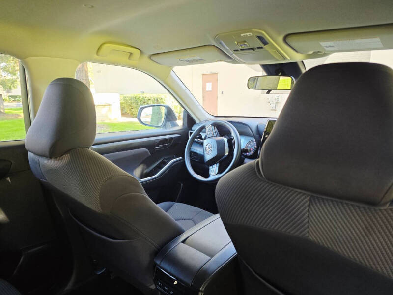 2020 Toyota Highlander LE