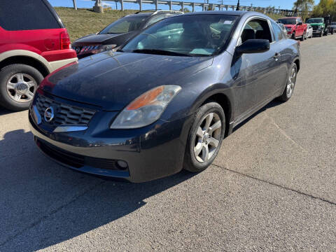 2008 Nissan Altima for sale at AUTOSAVIN in Villa Park IL