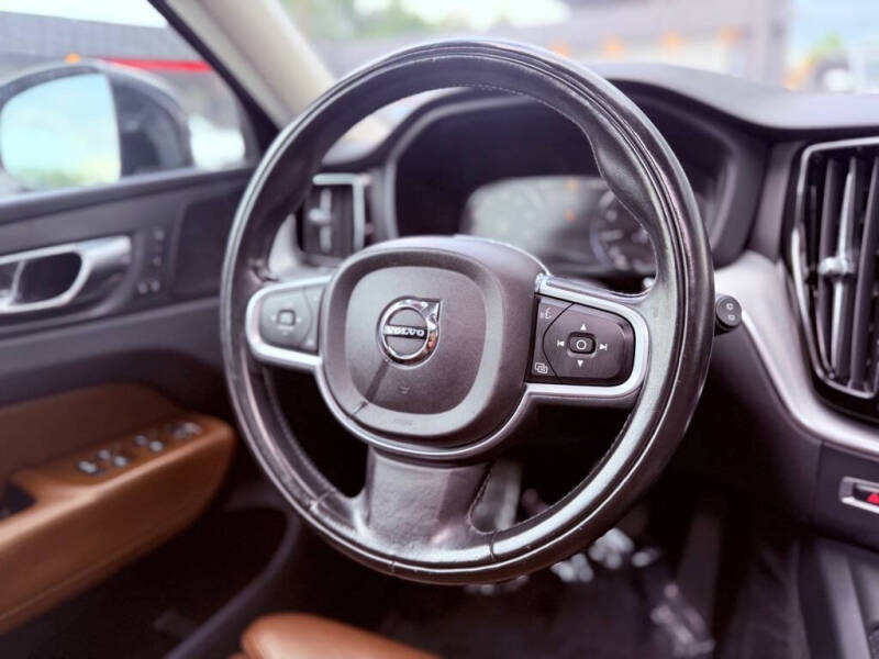 2019 Volvo XC60 T5 Momentum