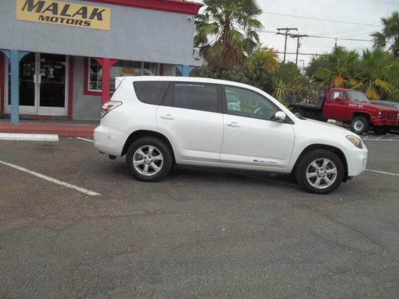 2013 Toyota RAV4 EV photo 8