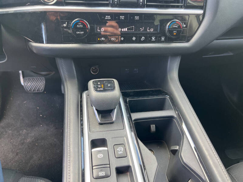 2024 Nissan Pathfinder SV