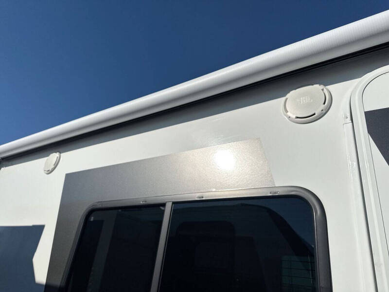 2027 Winnebago Micro Minnie
