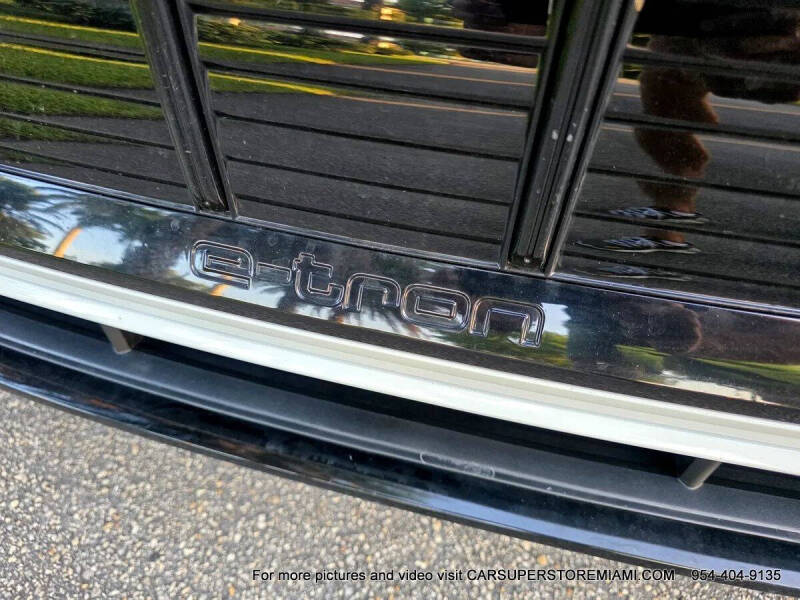 2021 Audi e-tron quattro Premium