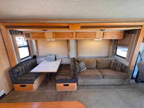 2005 Workhorse W22