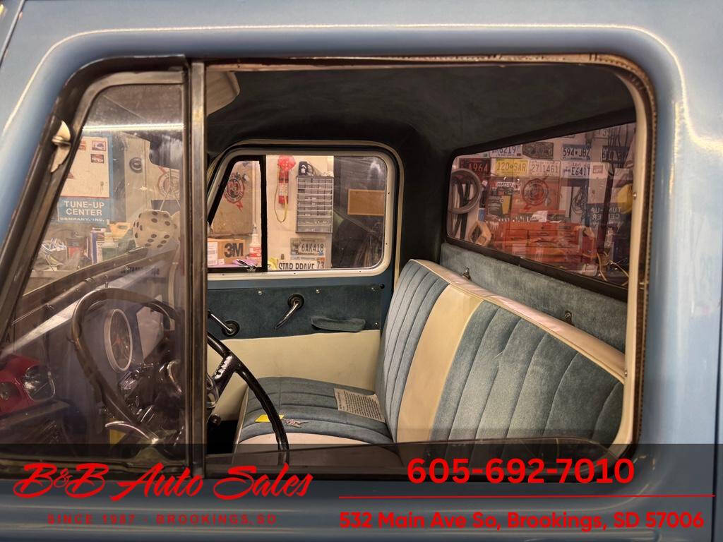 1962 Willys Jeep Pickup 37
