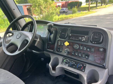 2021 Freightliner M2 106