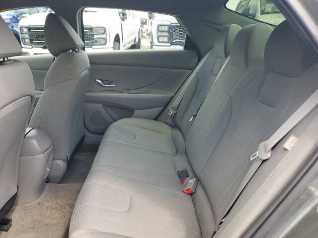 2024 Hyundai Elantra SE