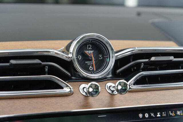 2023 Bentley Bentayga 18
