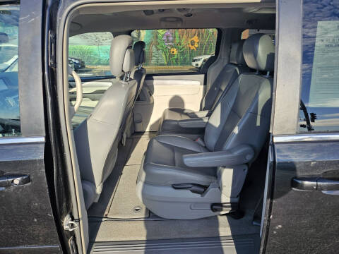 2012 Volkswagen Routan SE