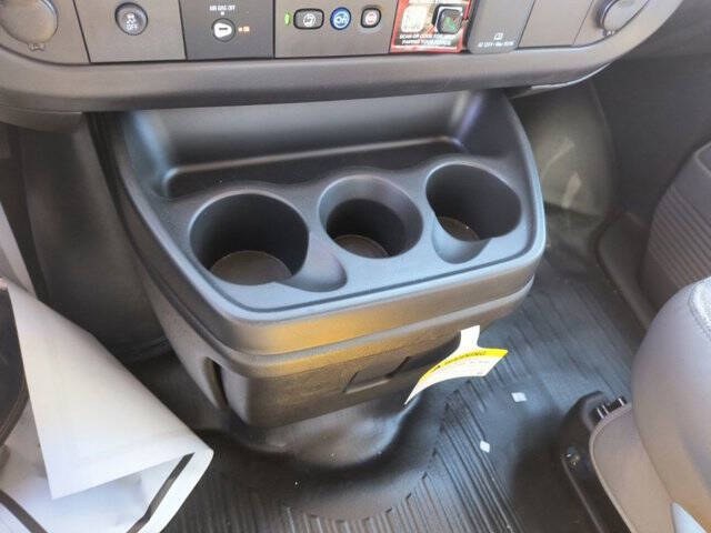 2025 Chevrolet Express 3500