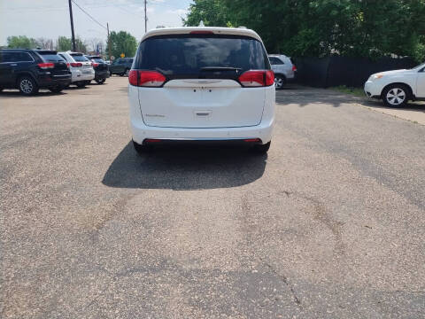 2017 Chrysler Pacifica Touring-L