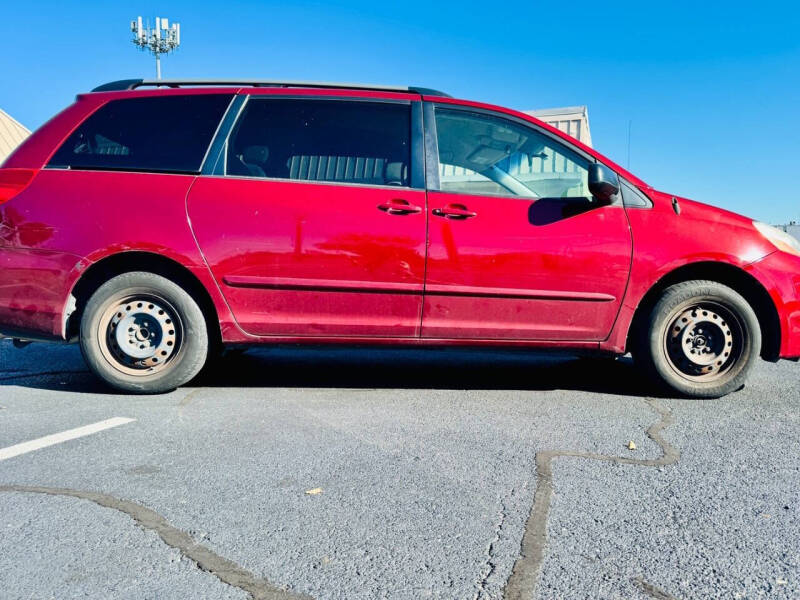 2010 Toyota Sienna LE 7-Passenger