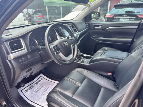2017 Toyota Highlander SE