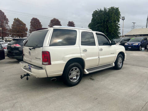 2004 Cadillac Escalade