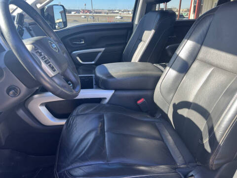 2017 Nissan Titan SL