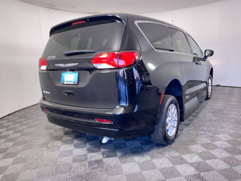 2024 Chrysler Voyager LX