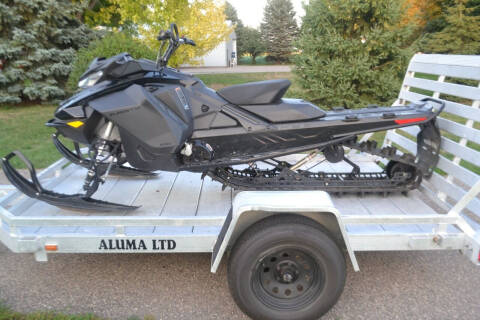 2022 Ski-Doo Summit for sale at Dave's Auto Sales in Winthrop MN