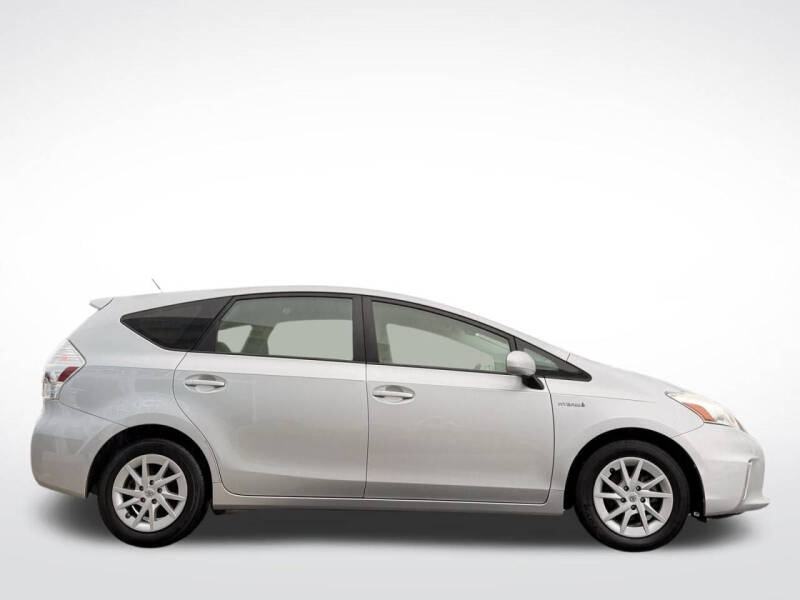 2014 Toyota Prius v Two