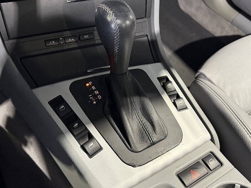 2004 BMW 3 Series 28