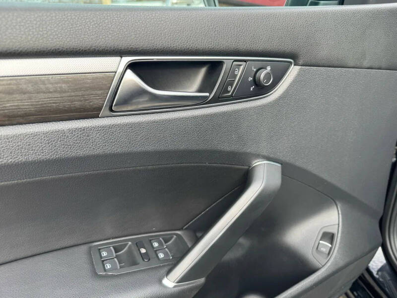 2017 Volkswagen Passat 1.8T SE