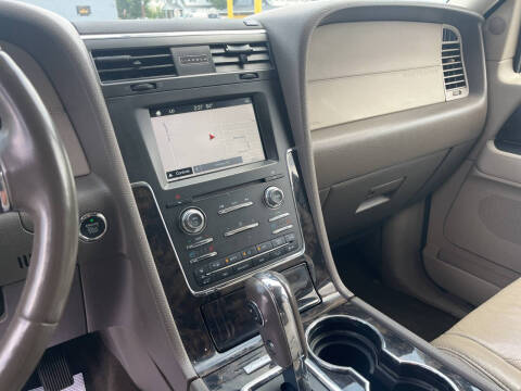 2016 Lincoln Navigator Select