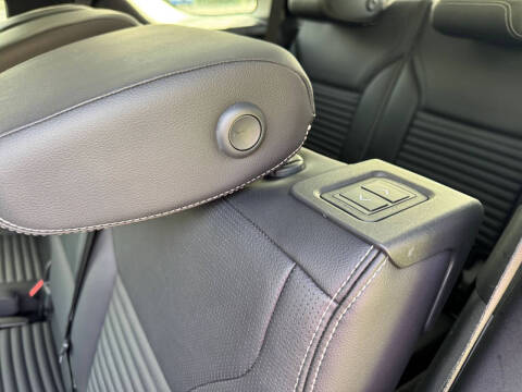 2024 Land Rover Discovery P300 S