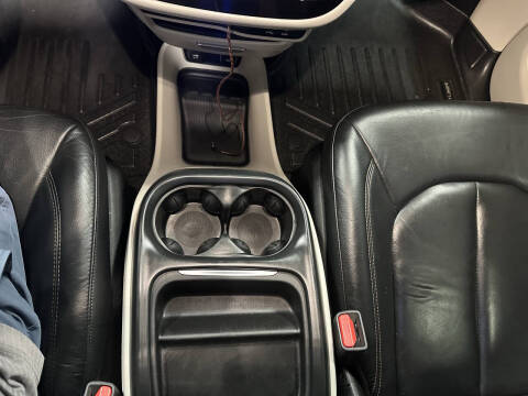 2017 Chrysler Pacifica Touring-L