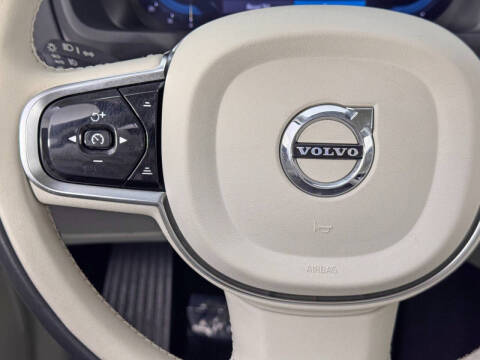 2023 Volvo XC90 Recharge T8 Ultimate Dark Theme