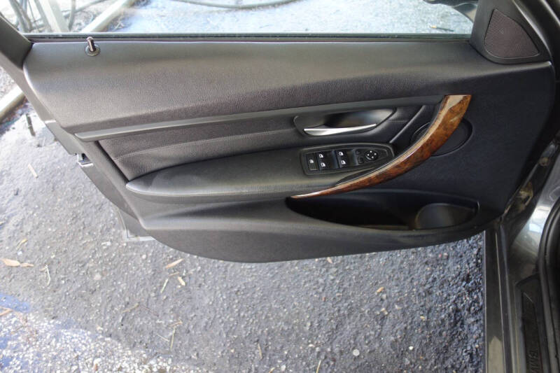 2013 BMW 3 Series 320i