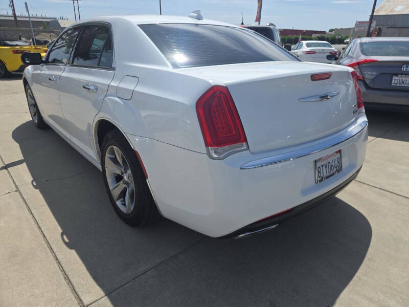 2016 Chrysler 300 C