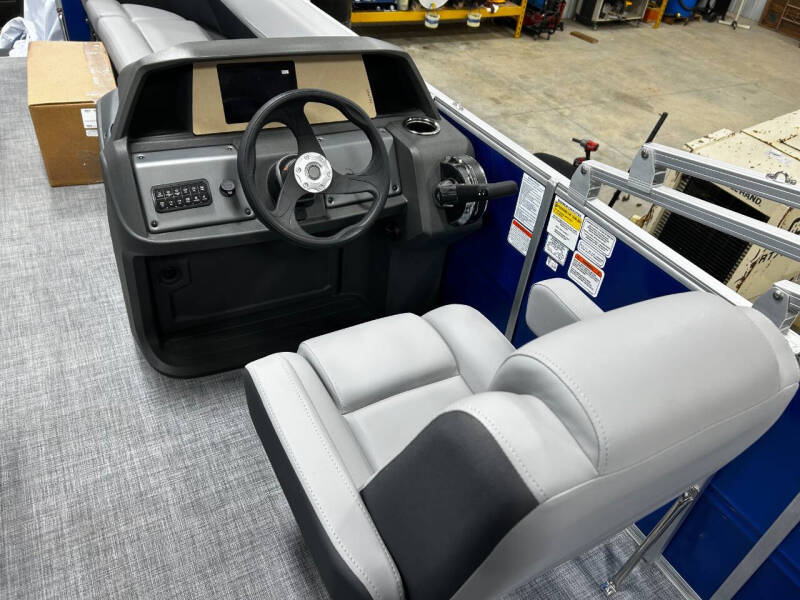 2026 Sun Tracker PARTY BARGE 18 FT PARTY