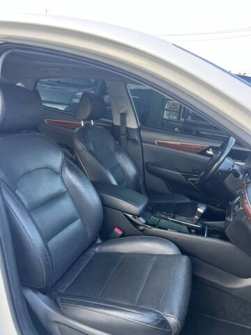 2017 Kia Cadenza Premium