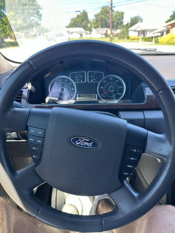 2009 Ford Taurus SE