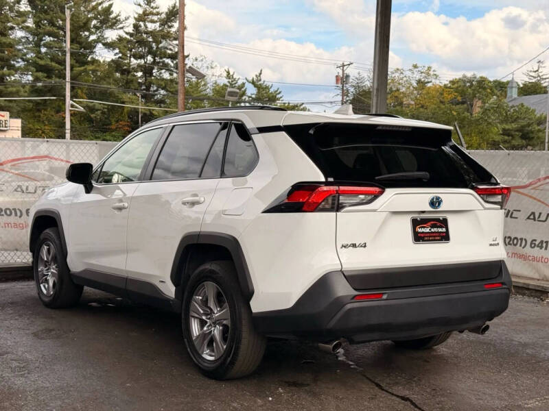 2022 Toyota RAV4 Hybrid LE