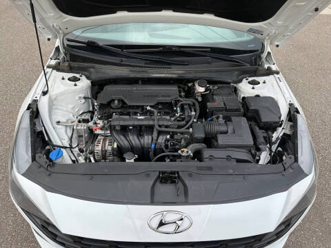 2022 Hyundai Elantra SE